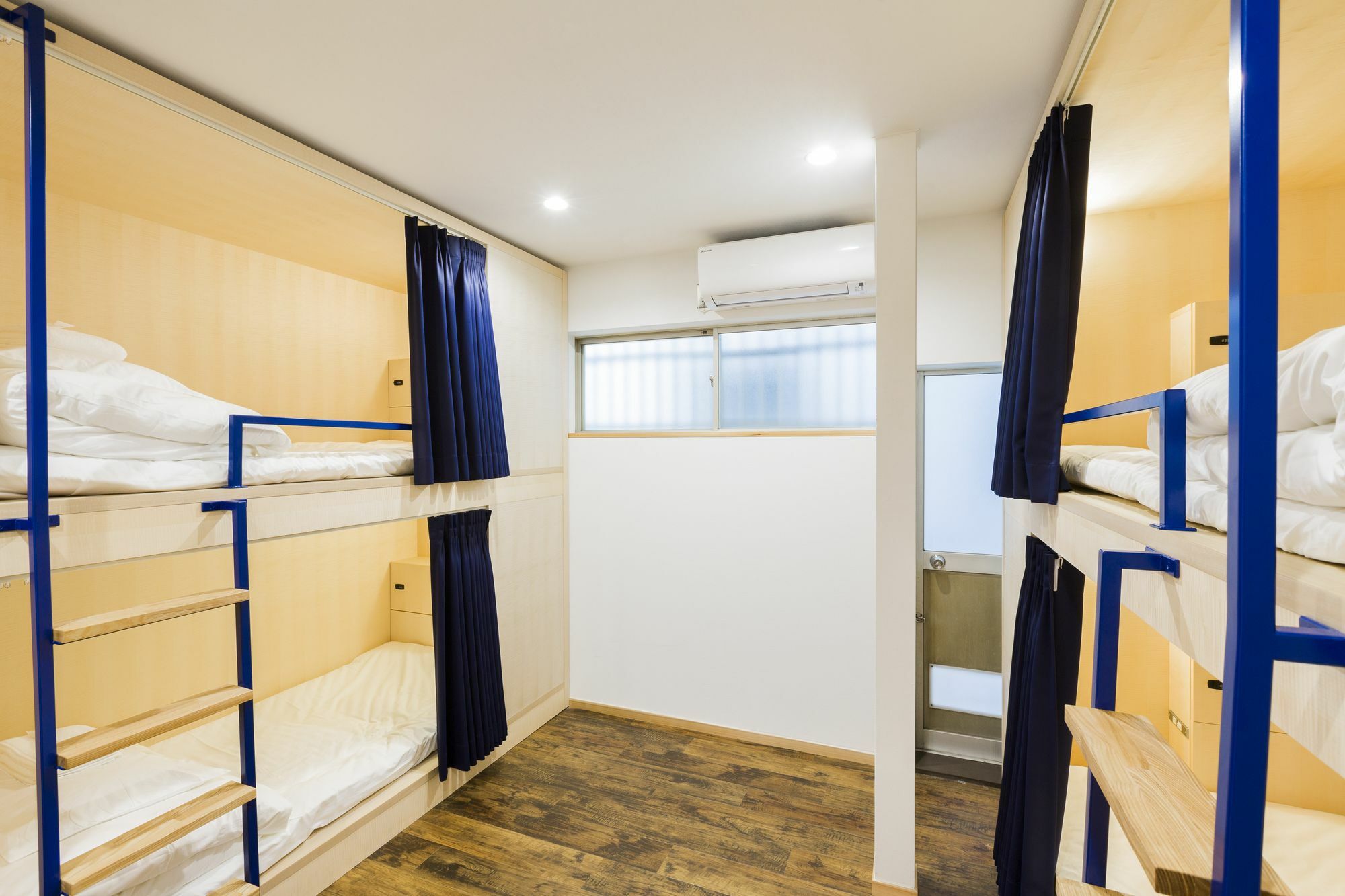 Osaka Guest House Doya Esterno foto